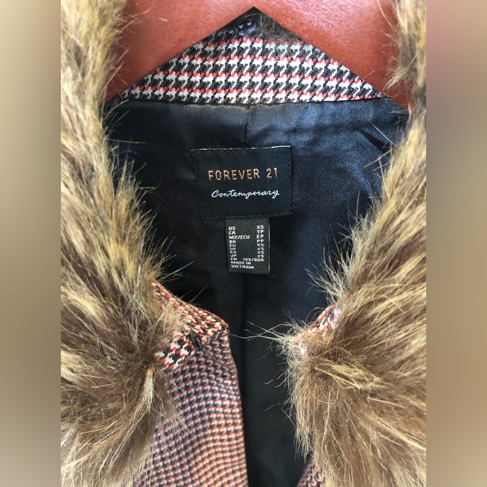 Forever 21 belted plaid cape with Faux Fur - Picture 3 of 8